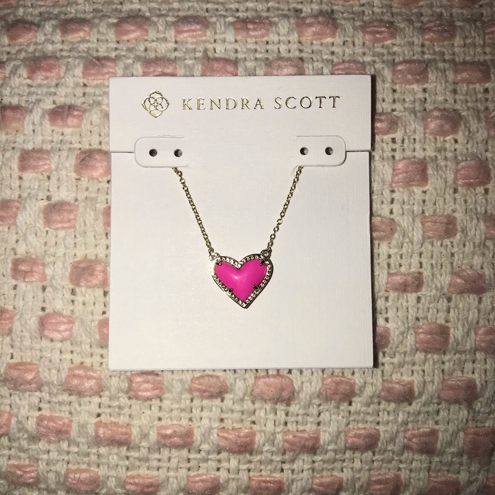 KENDRA SCOTT HEART NECKLACE✨💕